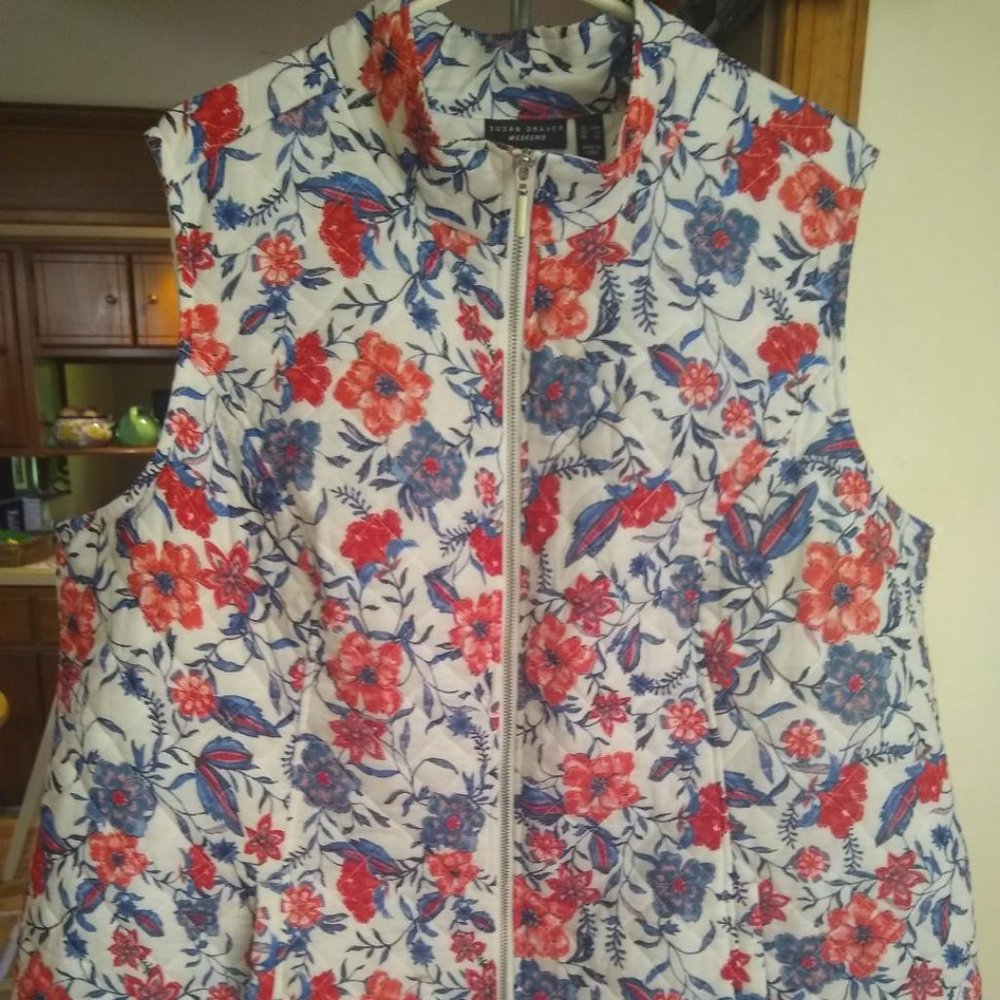 NWOT 26W Quilted Zippered 2 Pockets Floral Vest SG
